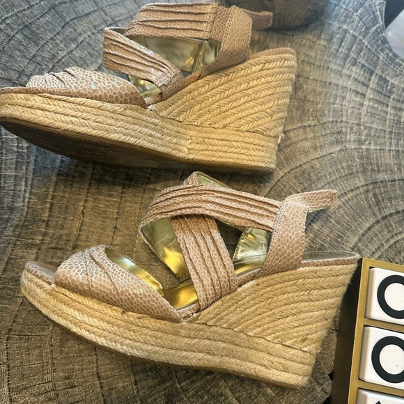Tan and cream wedges gorgeous comfortable wedges size women’s 9 - Picture 3 of 5